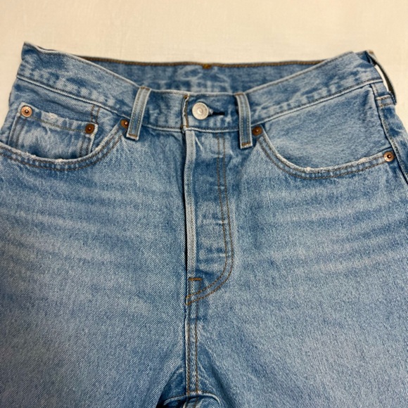 Levi’s Women’s 501 Crop Jeans - Picture 6 of 13